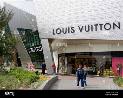 louis vuitton shops at crystals